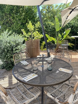 avocado hotel restaurant bar