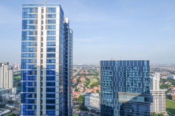 relaxing and serene 2br apartment at tanglin supermall mansion