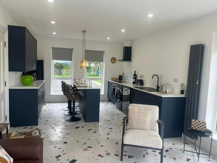 sunset cottage sleeps 6 parking garden