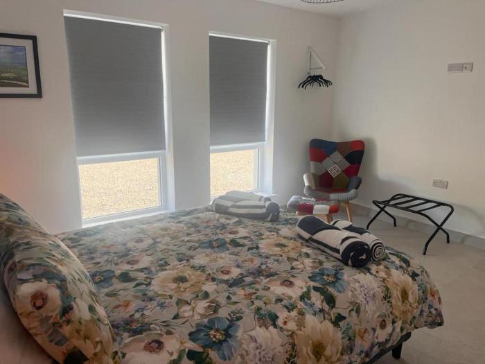 sunset cottage sleeps 6 parking garden