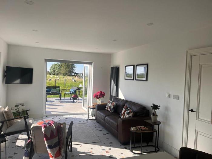 sunset cottage sleeps 6 parking garden
