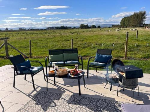 Sunset Cottage - Sleeps 6 - Parking - Garden,,3 star