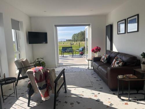 sunset cottage sleeps 6 parking garden