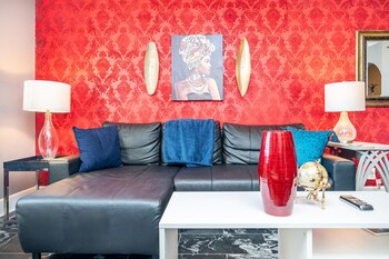 atl downtown condo with free parking