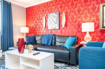 atl downtown condo with free parking