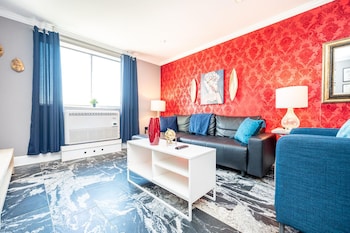 atl downtown condo with free parking