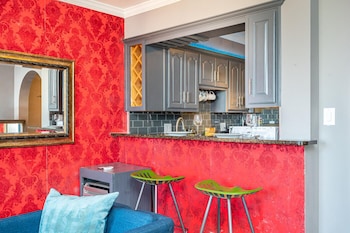 atl downtown condo with free parking
