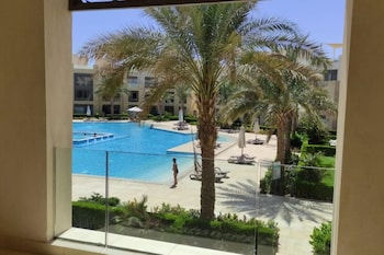 mangroovy magic poolview 1br in beachfront complex