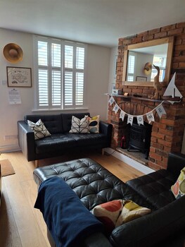 Impeccable 3 Bed 2 Bath Central Cowes Cottage,,3 star