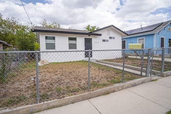 serene 2br 1ba residence in peaceful san antonio
