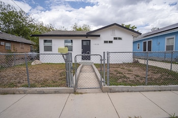 serene 2br 1ba residence in peaceful san antonio