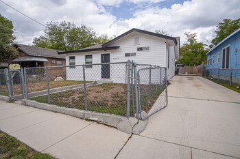 serene 2br 1ba residence in peaceful san antonio