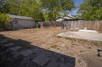 serene 2br 1ba residence in peaceful san antonio