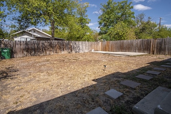 serene 2br 1ba residence in peaceful san antonio