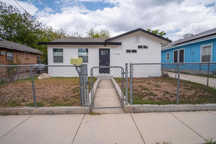 serene 2br 1ba residence in peaceful san antonio