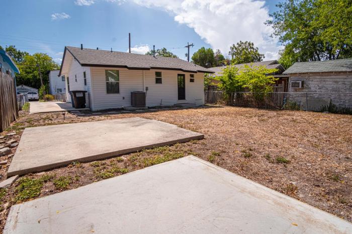 serene 2br 1ba residence in peaceful san antonio