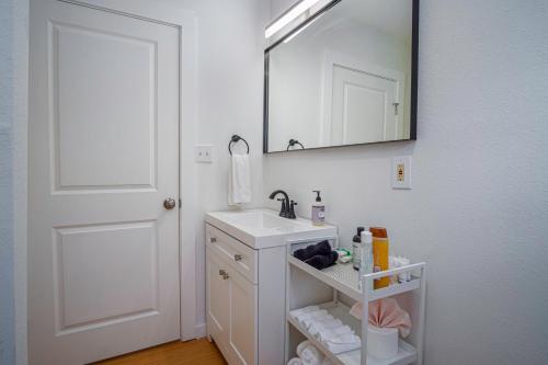 serene 2br 1ba residence in peaceful san antonio