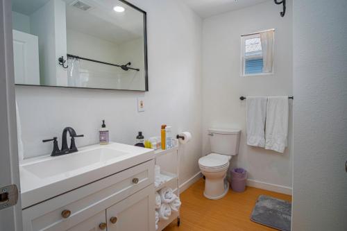 serene 2br 1ba residence in peaceful san antonio