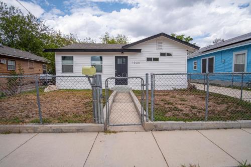 serene 2br 1ba residence in peaceful san antonio