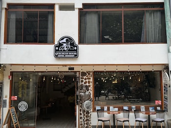 Quechuas House Hostal & Coffee,,2 star