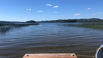 staying by the lakeside cottages