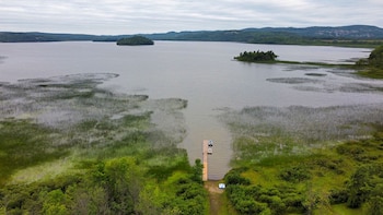 staying by the lakeside cottages