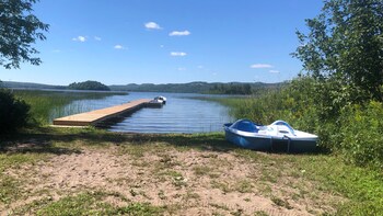staying by the lakeside cottages