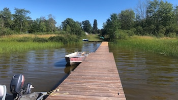 staying by the lakeside cottages