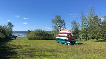 staying by the lakeside cottages