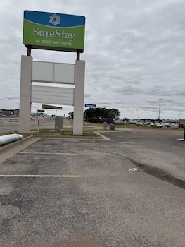surestay by best western wichita airport