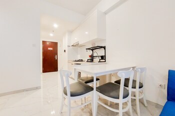 Spacious And Comfortable 2Br At Sky House Bsd Apartment,,3 star