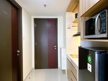 Homey And Warm Studio Room Pollux Chadstone Apartment,,3 star