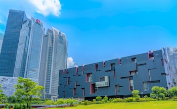 echarm plus international hotel zhujiang new town wuyangcun metro station free deliver service to canton fair complex during canton fair period