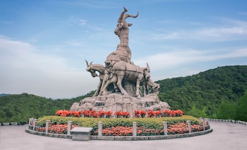 echarm plus international hotel zhujiang new town wuyangcun metro station free deliver service to canton fair complex during canton fair period