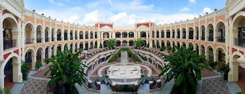 echarm plus international hotel zhujiang new town wuyangcun metro station free deliver service to canton fair complex during canton fair period