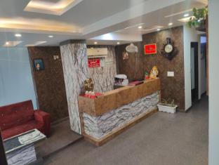 hotel smart inn near igi airport and free airport drop