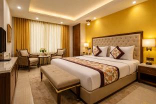 hotel smart inn near igi airport and free airport drop