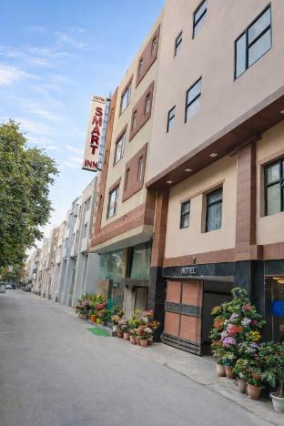 hotel smart inn near igi airport and free airport drop