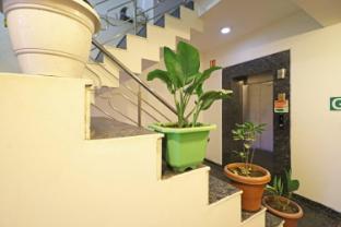 hotel smart inn near igi airport and free airport drop