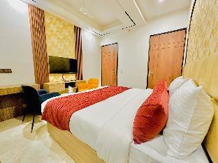 hotel smart inn near igi airport and free airport drop