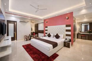 hotel smart inn near igi airport and free airport drop