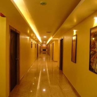 hotel runway inn