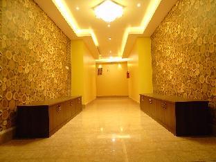 hotel runway inn