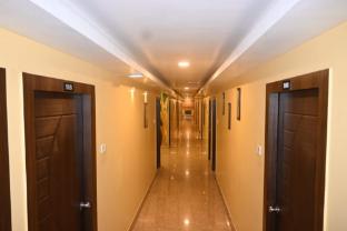 hotel runway inn
