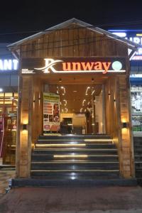 hotel runway inn
