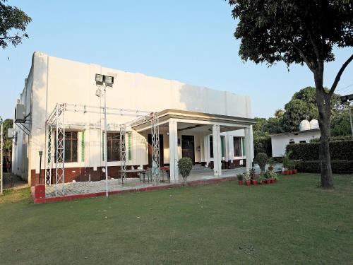 super hotel o by oyo surprise farm house