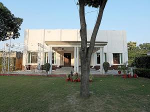 Super Hotel O By Oyo Surprise Farm House,,3 star