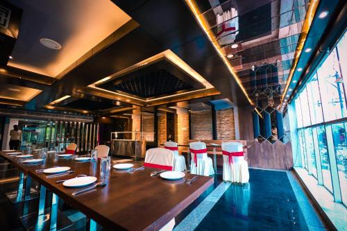 homansh galaxy hotel