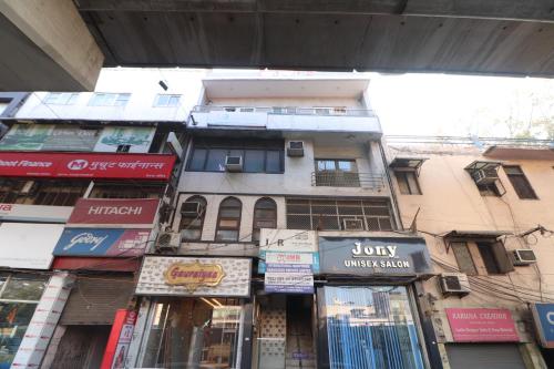 twamev couple friendly rajouri garden by the arrow