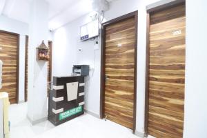 twamev couple friendly rajouri garden by the arrow